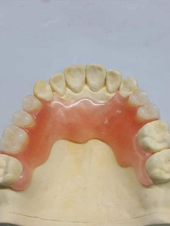 Sea Dent protez atölyesi çalışma alanı